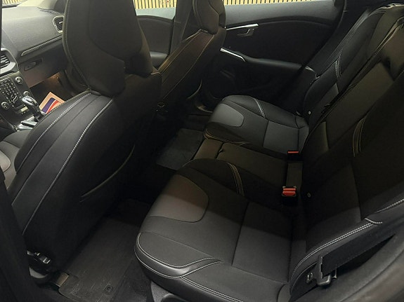 Volvo V40 8 of 15