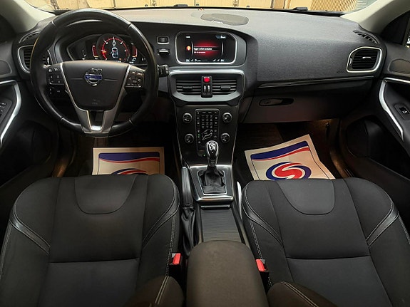 Volvo V40 12 of 15