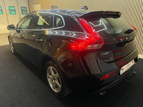 Volvo V40 3 of 5