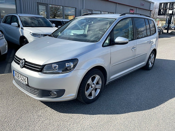 Volkswagen Touran 2 of 5