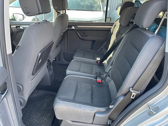 Volkswagen Touran 9 of 17