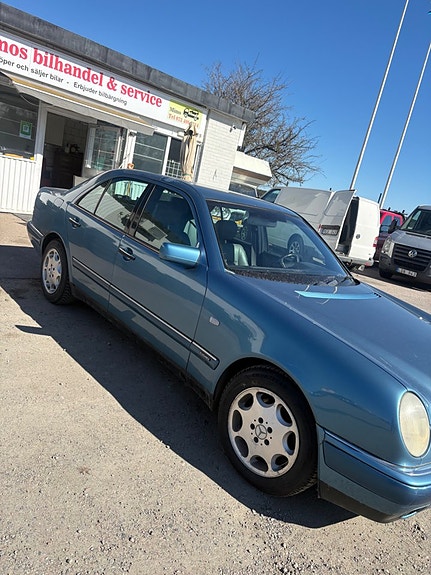Mercedes-Benz E280 6 of 9