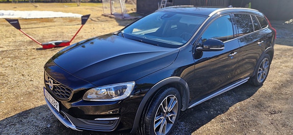 Volvo V60 Cross Country 3 of 4