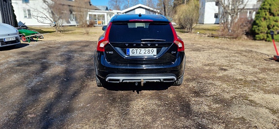 Volvo V60 Cross Country 2 of 4