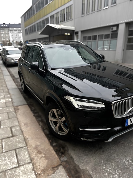 Volvo XC90 2 of 5