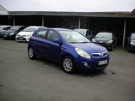 Hyundai i20 2 of 5