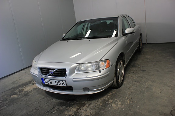 Volvo S60 2 of 5