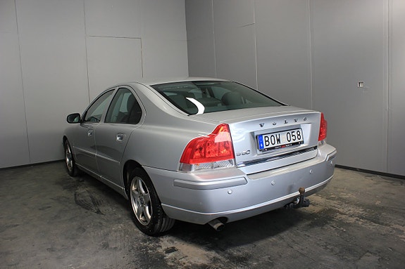 Volvo S60 3 of 5