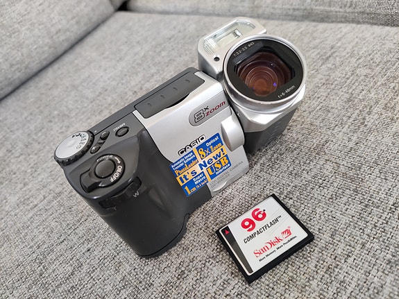 Casio QV-8000SX – Retro Digitalkamera från 1999 + CF-kort