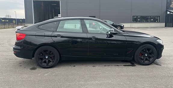 BMW 318d 2 of 4