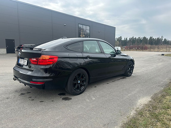 BMW 318d 3 of 4