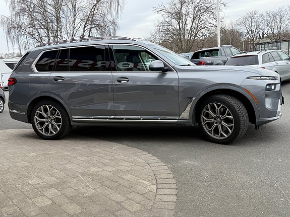 BMW X7 3 of 21