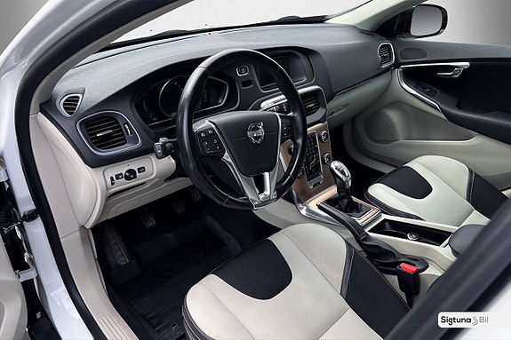 Volvo V40 Cross Country 16 of 28