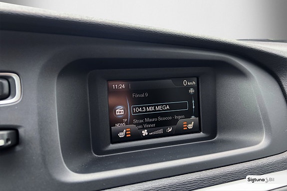 Volvo V40 Cross Country 24 of 28