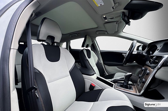 Volvo V40 Cross Country 15 of 28