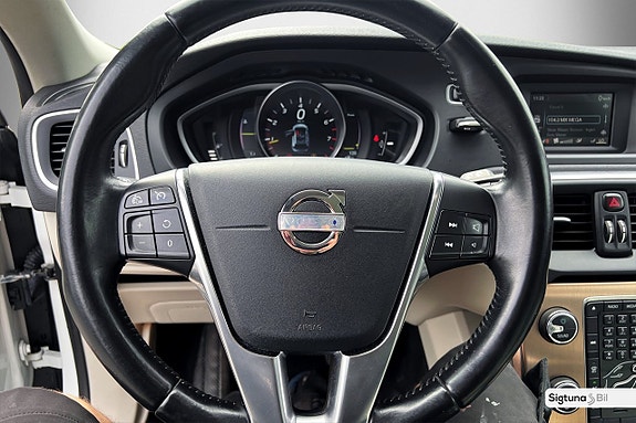 Volvo V40 Cross Country 18 of 28