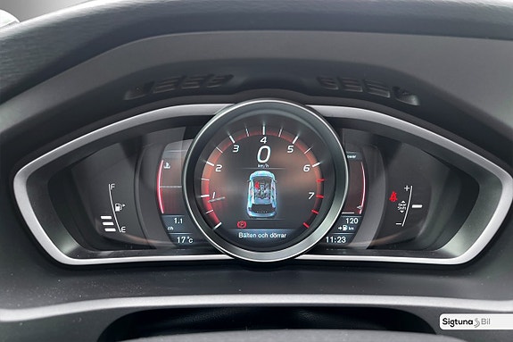 Volvo V40 Cross Country 20 of 28