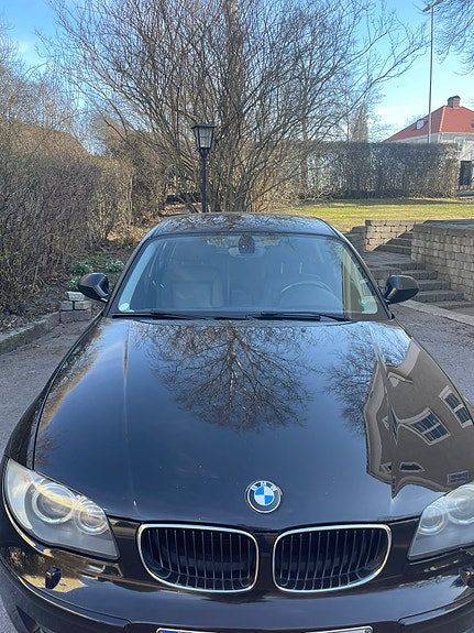 BMW 118i 3 of 5