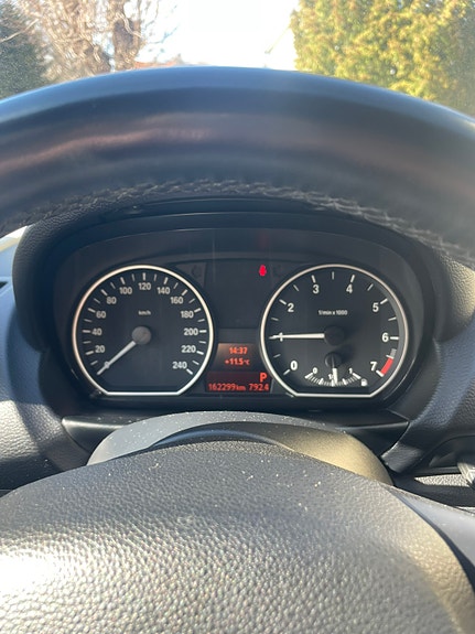 BMW 118i 4 of 5