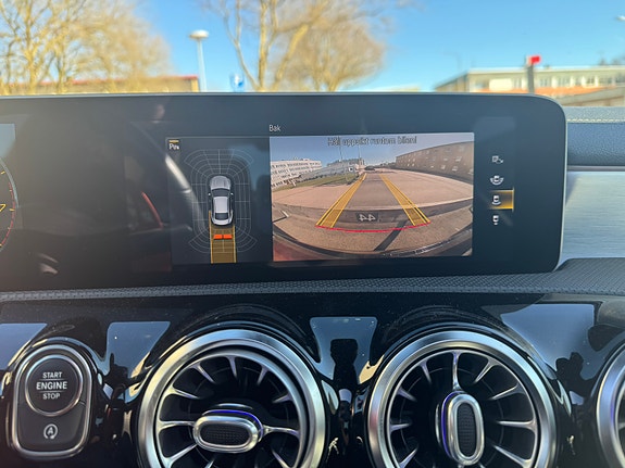 Mercedes-Benz CLA250 11 of 15
