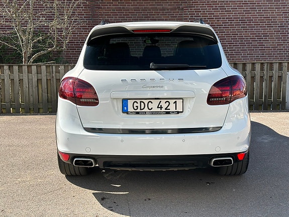 Porsche Cayenne 12 of 30