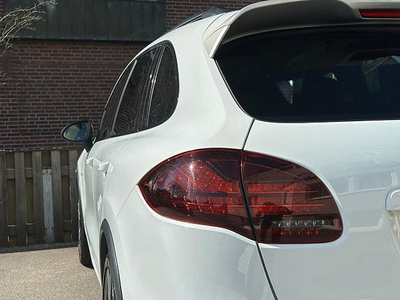 Porsche Cayenne 15 of 30