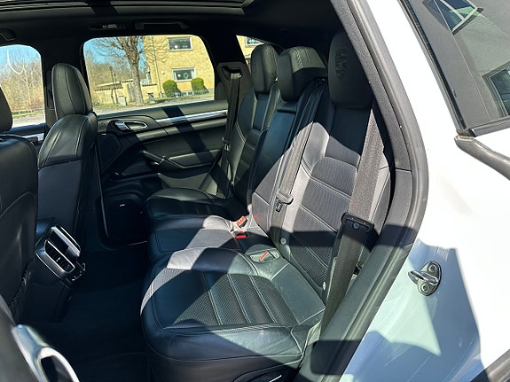 Porsche Cayenne 28 of 30