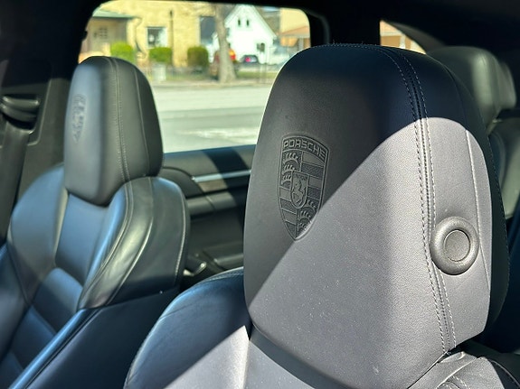 Porsche Cayenne 26 of 30