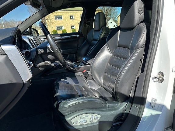 Porsche Cayenne 25 of 30
