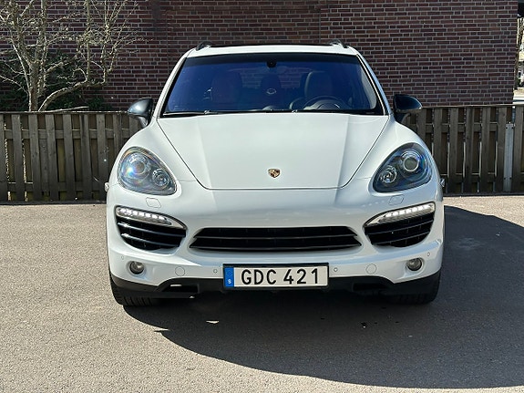 Porsche Cayenne 2 of 5