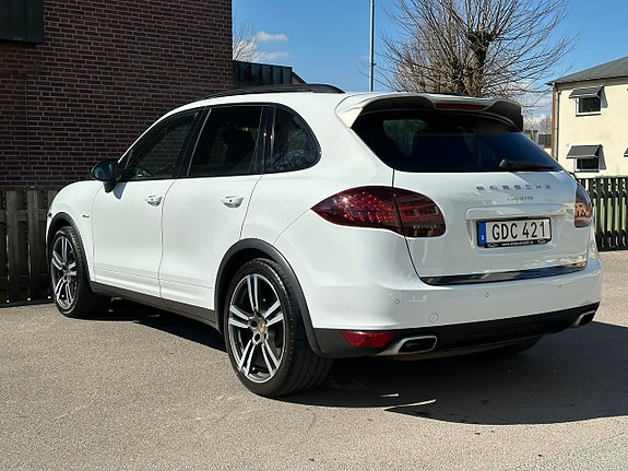 Porsche Cayenne 14 of 30