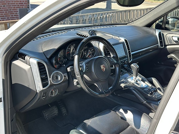 Porsche Cayenne 18 of 30