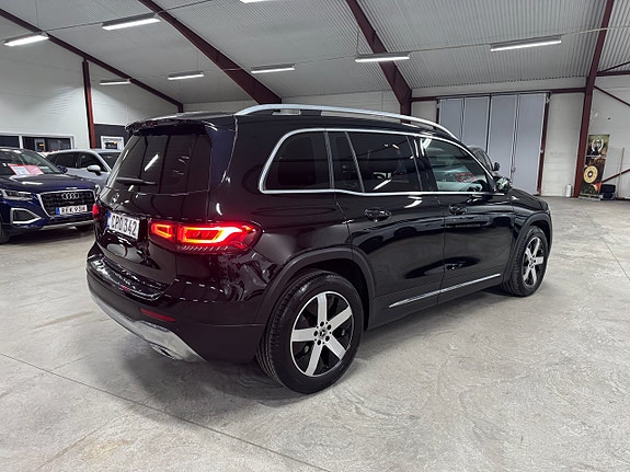 Mercedes-Benz GLB200 d 2 of 9