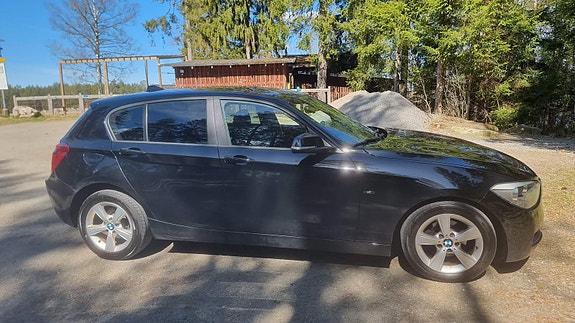 BMW 118d 4 of 5