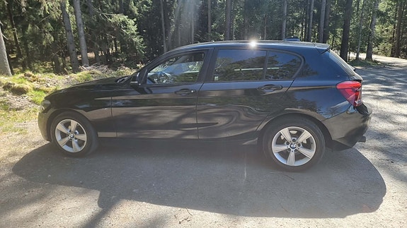 BMW 118d 3 of 5