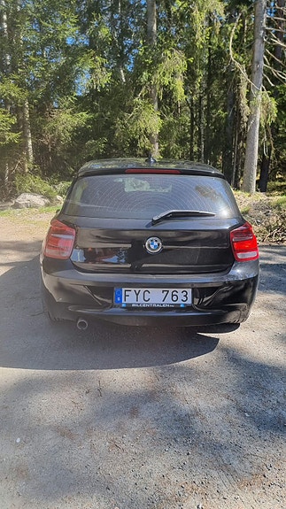 BMW 118d 2 of 5