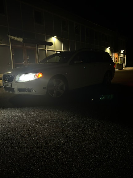 Volvo V70 3 of 8