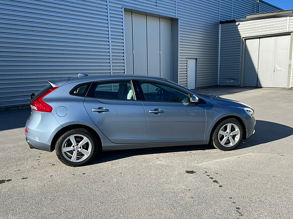 Volvo V40 4 of 5