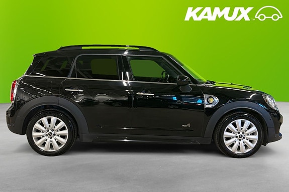 MINI Countryman SE 2 of 5