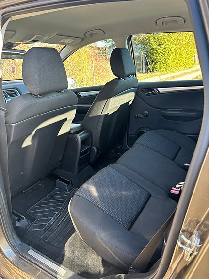 Mercedes-Benz B200 6 of 6