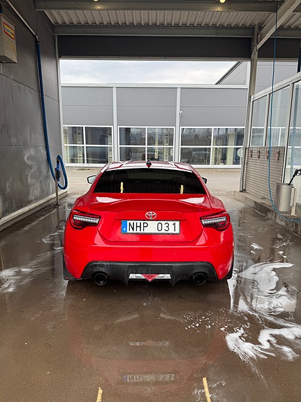 Toyota GT86 2 of 5