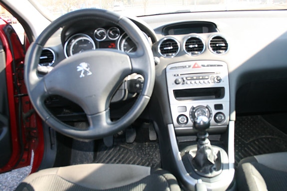 Peugeot 308 SW 12 of 14