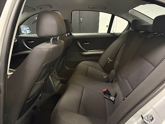 BMW 318d 8 of 19