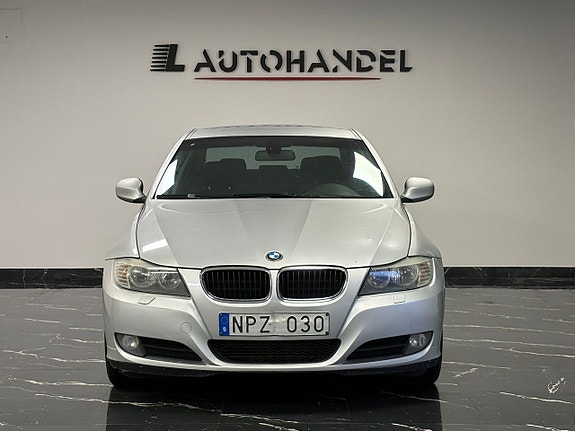 BMW 318d 2 of 5