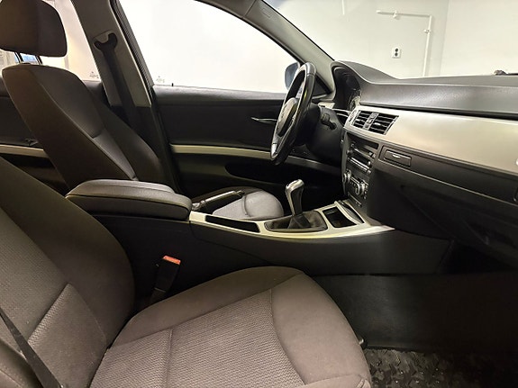 BMW 318d 17 of 19