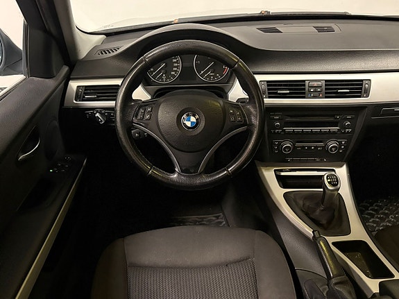 BMW 318d 13 of 19