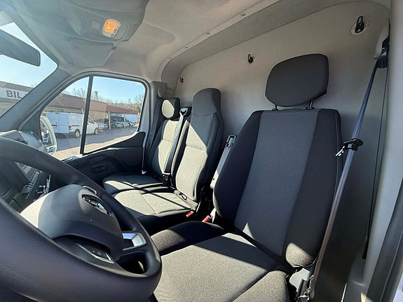 Renault Master 12 of 13