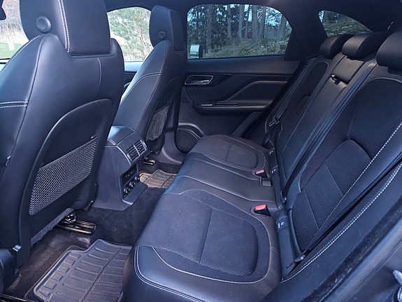 Jaguar F-PACE 5 of 6