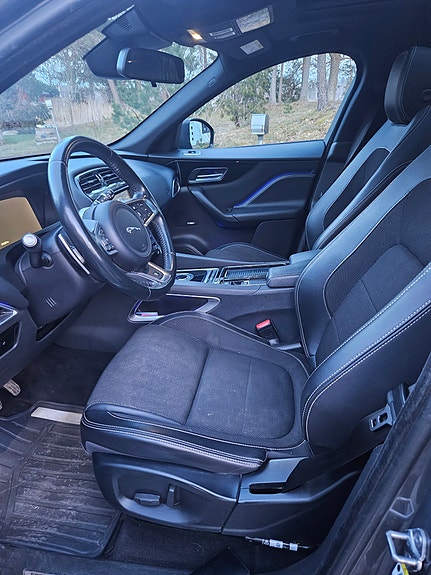 Jaguar F-PACE 4 of 6