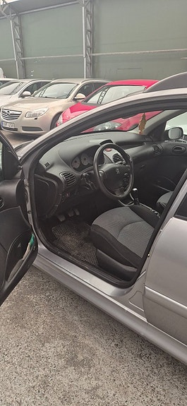 Peugeot 206 SW 7 of 11